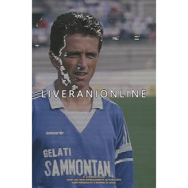 RETROSPETTIVA BENIAMINO VIGNOLA CALCIATORE NELLA FOTO BENIAMINO VIGNOLA CON LA MAGLIA DELL\'EMPOLI CALCIO AG ALDO LIVERANI SAS
