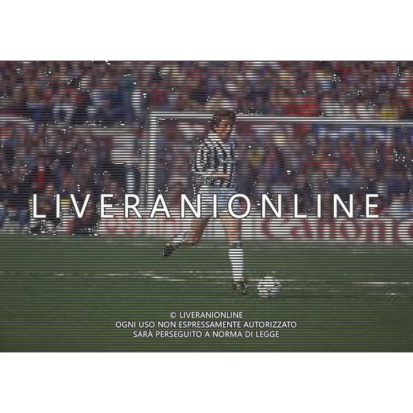 RETROSPETTIVA BENIAMINO VIGNOLA CALCIATORE NELLA FOTO BENIAMINO VIGNOLA CON LA MAGLIA DELLA JUVENTUS AG ALDO LIVERANI SAS