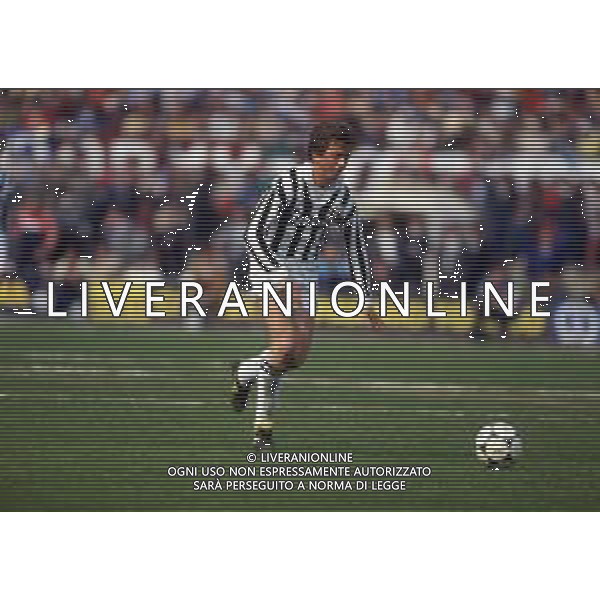 RETROSPETTIVA BENIAMINO VIGNOLA CALCIATORE NELLA FOTO BENIAMINO VIGNOLA CON LA MAGLIA DELLA JUVENTUS AG ALDO LIVERANI SAS