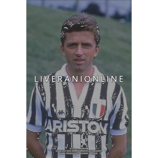 RETROSPETTIVA BENIAMINO VIGNOLA CALCIATORE NELLA FOTO BENIAMINO VIGNOLA CON LA MAGLIA DELLA JUVENTUS AG ALDO LIVERANI SAS