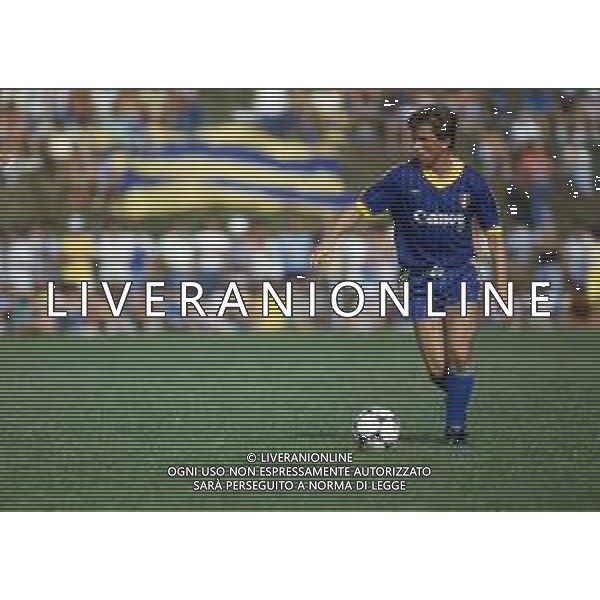 RETROSPETTIVA BENIAMINO VIGNOLA CALCIATORE NELLA FOTO BENIAMINO VIGNOLA CON LA MAGLIA DEL VERONA CALCIO AG ALDO LIVERANI SAS