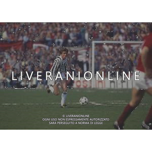RETROSPETTIVA BENIAMINO VIGNOLA CALCIATORE NELLA FOTO BENIAMINO VIGNOLA CON LA MAGLIA DELLA JUVENTUS AG ALDO LIVERANI SAS