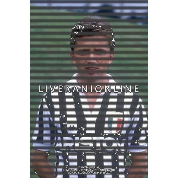 RETROSPETTIVA BENIAMINO VIGNOLA CALCIATORE NELLA FOTO BENIAMINO VIGNOLA CON LA MAGLIA DELLA JUVENTUS AG ALDO LIVERANI SAS