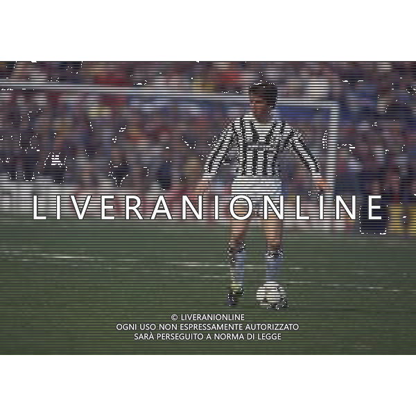 RETROSPETTIVA BENIAMINO VIGNOLA CALCIATORE NELLA FOTO BENIAMINO VIGNOLA CON LA MAGLIA DELLA JUVENTUS AG ALDO LIVERANI SAS