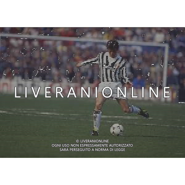 RETROSPETTIVA BENIAMINO VIGNOLA CALCIATORE NELLA FOTO BENIAMINO VIGNOLA CON LA MAGLIA DELLA JUVENTUS AG ALDO LIVERANI SAS