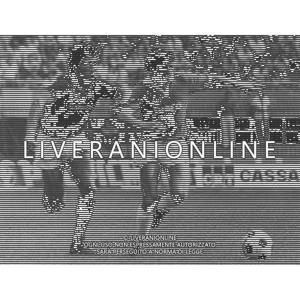 RETROSPETTIVA BENIAMINO VIGNOLA CALCIATORE NELLA FOTO BENIAMINO VIGNOLA CON LA MAGLIA DELL\'AVELLINO CALCIO AG ALDO LIVERANI SAS