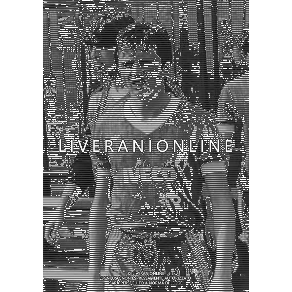 RETROSPETTIVA BENIAMINO VIGNOLA CALCIATORE NELLA FOTO BENIAMINO VIGNOLA CON LA MAGLIA DELL\'AVELLINO CALCIO AG ALDO LIVERANI SAS
