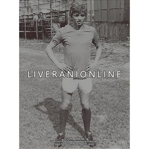 RETROSPETTIVA BENIAMINO VIGNOLA CALCIATORE NELLA FOTO BENIAMINO VIGNOLA CON LA MAGLIA DELL\'AVELLINO CALCIO AG ALDO LIVERANI SAS