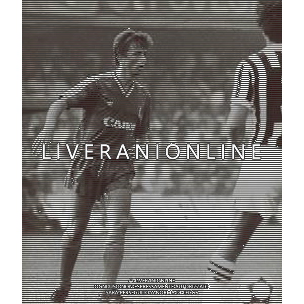 RETROSPETTIVA BENIAMINO VIGNOLA CALCIATORE NELLA FOTO BENIAMINO VIGNOLA CON LA MAGLIA DEL VERONA CALCIO AG ALDO LIVERANI SAS