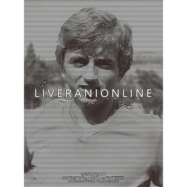 RETROSPETTIVA BENIAMINO VIGNOLA CALCIATORE NELLA FOTO BENIAMINO VIGNOLA CON LA MAGLIA DELL\'AVELLINO CALCIO AG ALDO LIVERANI SAS