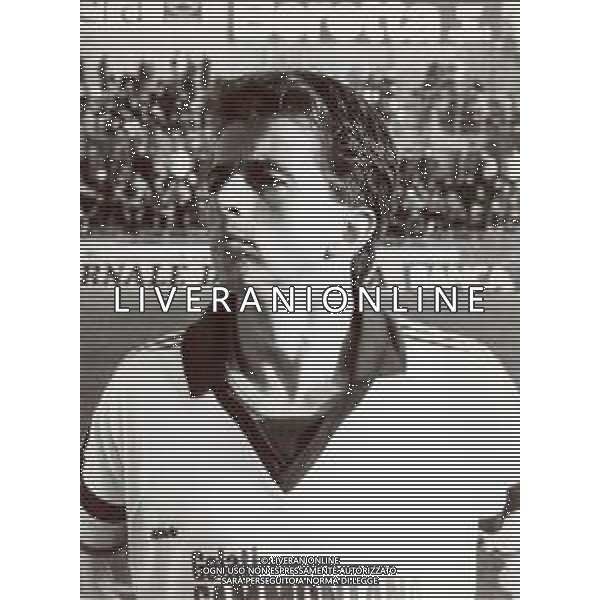 RETROSPETTIVA BENIAMINO VIGNOLA CALCIATORE NELLA FOTO BENIAMINO VIGNOLA CON LA MAGLIA DELL\'EMPOLI CALCIO AG ALDO LIVERANI SAS