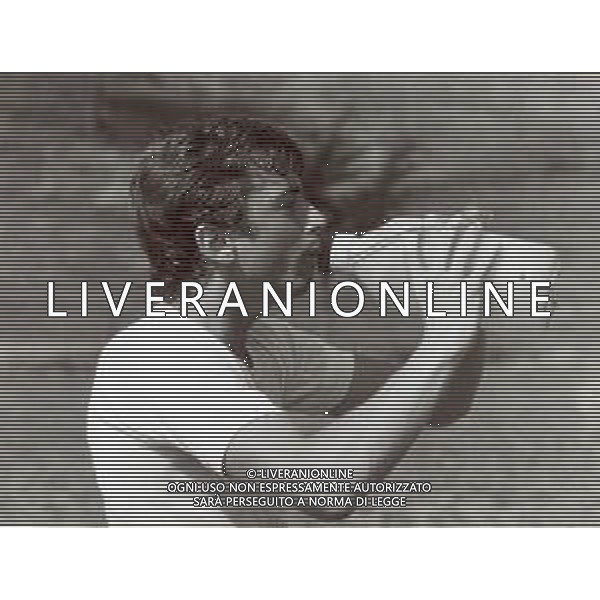 RETROSPETTIVA BENIAMINO VIGNOLA CALCIATORE NELLA FOTO BENIAMINO VIGNOLA CON LA MAGLIA DELL\'AVELLINO CALCIO AG ALDO LIVERANI SAS