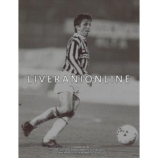 RETROSPETTIVA BENIAMINO VIGNOLA CALCIATORE NELLA FOTO BENIAMINO VIGNOLA CON LA MAGLIA DELLA JUVENTUS AG ALDO LIVERANI SAS