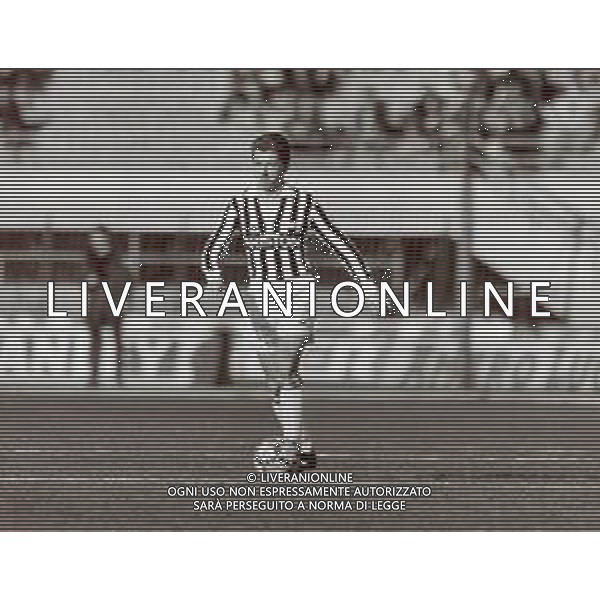 RETROSPETTIVA BENIAMINO VIGNOLA CALCIATORE NELLA FOTO BENIAMINO VIGNOLA CON LA MAGLIA DELLA JUVENTUS AG ALDO LIVERANI SAS