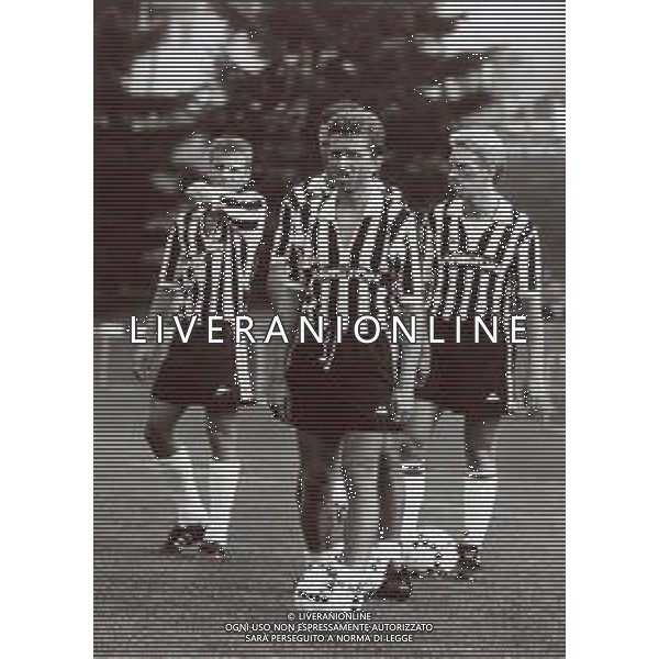 RETROSPETTIVA BENIAMINO VIGNOLA CALCIATORE NELLA FOTO BENIAMINO VIGNOLA CON LA MAGLIA DELLA JUVENTUS AG ALDO LIVERANI SAS