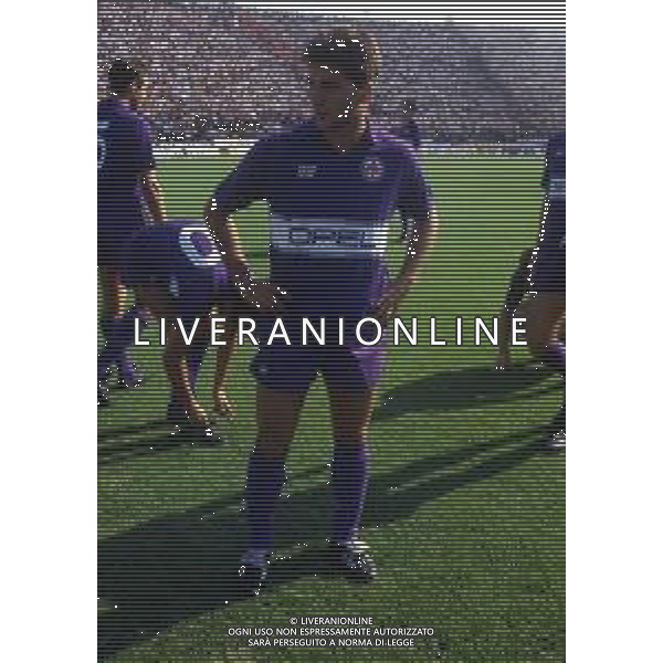 RETROSPETTIVA MAURIZIO IORIO CALCIATORE NELLA FOTO MAURIZIO IORIO CON LA MAGLIA DELLA FIORENTINA CALCIO AG ALDO LIVERANI SAS