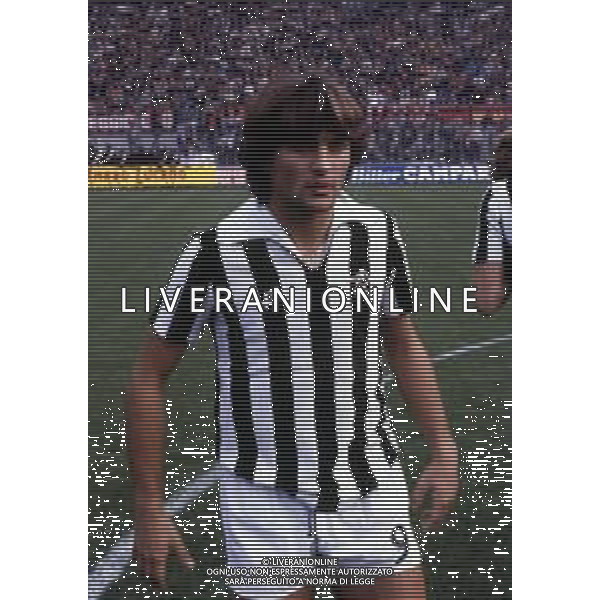 RETROSPETTIVA MAURIZIO IORIO CALCIATORE NELLA FOTO MAURIZIO IORIO CON LA MAGLIA DELL\'ASCOLI CALCIO AG ALDO LIVERANI SAS