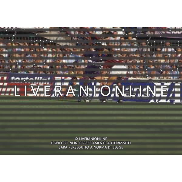 RETROSPETTIVA MAURIZIO IORIO CALCIATORE NELLA FOTO MAURIZIO IORIO CON LA MAGLIA DELLA FIORENTINA CALCIO AG ALDO LIVERANI SAS