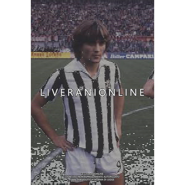 RETROSPETTIVA MAURIZIO IORIO CALCIATORE NELLA FOTO MAURIZIO IORIO CON LA MAGLIA DELL\'ASCOLI CALCIO AG ALDO LIVERANI SAS