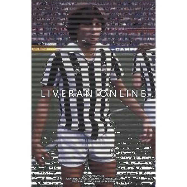RETROSPETTIVA MAURIZIO IORIO CALCIATORE NELLA FOTO MAURIZIO IORIO CON LA MAGLIA DELL\'ASCOLI CALCIO AG ALDO LIVERANI SAS