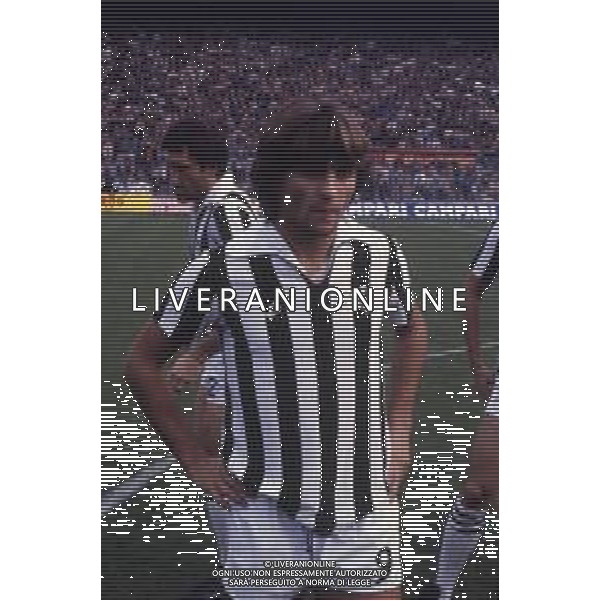 RETROSPETTIVA MAURIZIO IORIO CALCIATORE NELLA FOTO MAURIZIO IORIO CON LA MAGLIA DELL\'ASCOLI CALCIO AG ALDO LIVERANI SAS