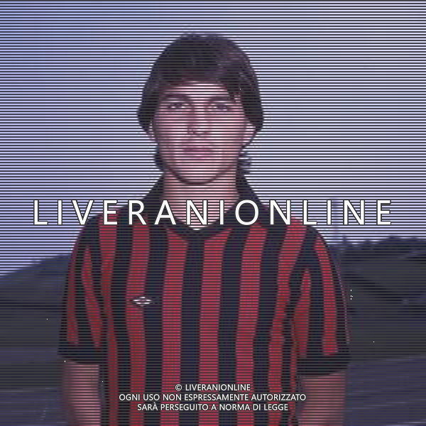 RETROSPETTIVA MAURIZIO IORIO CALCIATORE 1976-78 NELLA FOTO MAURIZIO IORIO CON LA MAGLIA DEL FOGGIA CALCIO AG ALDO LIVERANI SAS