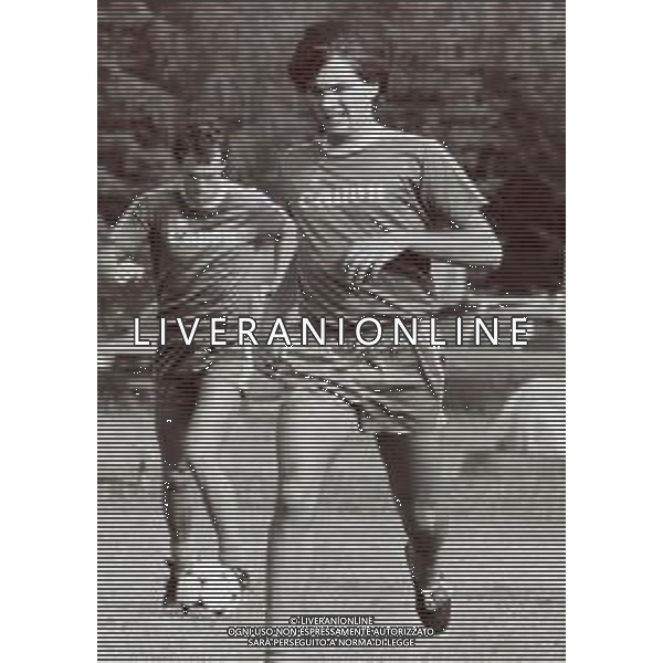 RETROSPETTIVA MAURIZIO IORIO CALCIATORE NELLA FOTO MAURIZIO IORIO CON LA MAGLIA DEL VERONA CALCIO AG ALDO LIVERANI SAS