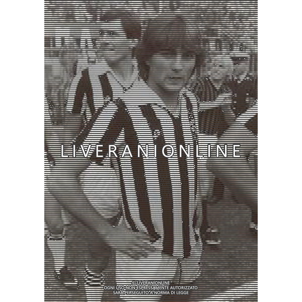 RETROSPETTIVA MAURIZIO IORIO CALCIATORE NELLA FOTO MAURIZIO IORIO CON LA MGALIA DELL\'ASCOLI CALCIO AG ALDO LIVERANI SAS  