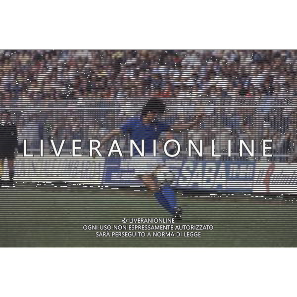 RETROSPETTIVA VALIGI CLAUDIO CALCIATORE NELLA FOTO CLAUDIO VALIGI CON LA MAGLIA DELLA NAZIONALE ITALIANA AG ALDO LIVERANI SAS
