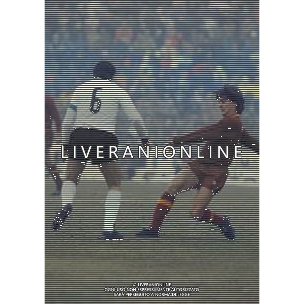 RETROSPETTIVA VALIGI CLAUDIO CALCIATORE NELLA FOTO CLAUDIO VALIGI CON LA MAGLIA DELLA ROMA CALCIO AG ALDO LIVERANI SAS