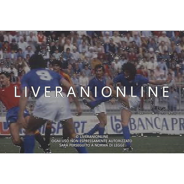 RETROSPETTIVA VALIGI CLAUDIO CALCIATORE NELLA FOTO CLAUDIO VALIGI CON LA MAGLIA DELLA NAZIONALE ITALIANA AG ALDO LIVERANI SAS