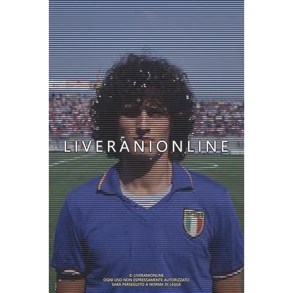 RETROSPETTIVA VALIGI CLAUDIO CALCIATORE NELLA FOTO CLAUDIO VALIGI CON LA MAGLIA DELLA NAZIONALE ITALIANA AG ALDO LIVERANI SAS