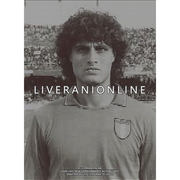 RETROSPETTIVA VALIGI CLAUDIO CALCIATORE NELLA FOTO CLAUDIO VALIGI CON LA MAGLIA DELLA NAZIONALE ITALIANA AG ALDO LIVERANI SAS