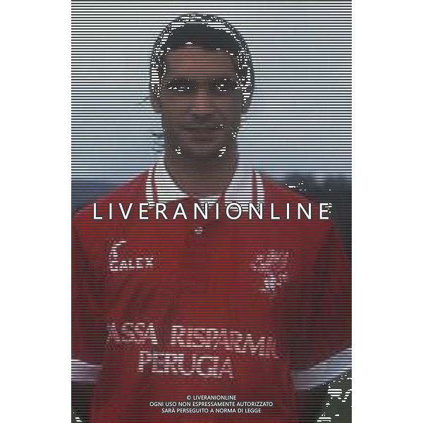 RETROSPETTIVA ROCCO PASQUALE CALCIATORE 1995-1996 NELLA FOTO ROCCO PASQUALE CON LA MAGLIA DEL PERUGIA CALCIO AG ALDO LIVERANI SAS