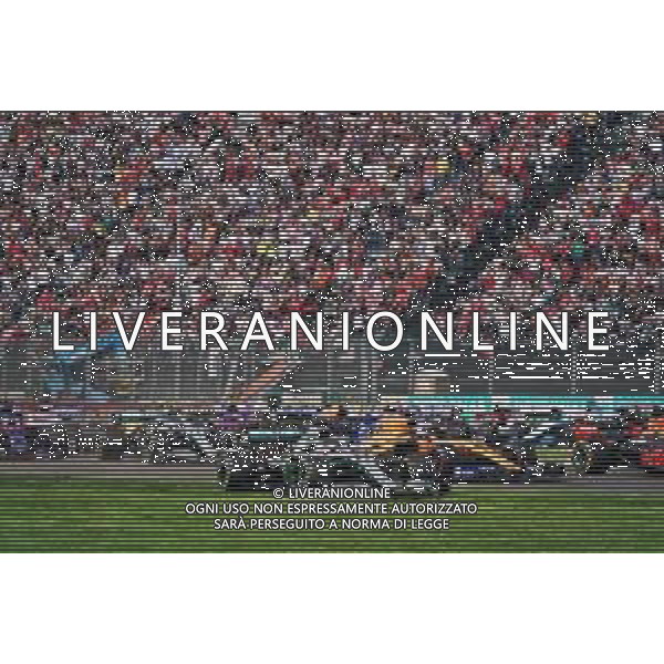 Lewis Hamilton (GBR) Mercedes AMG F1 W10 runs wide at the start of the race. 27.10.2019. Formula 1 World Championship, Rd 18, Mexican Grand Prix, Mexico City, Mexico, Race Day. AG ALDO LIVERANI SAS-ONLY ITALY