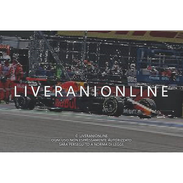 Max Verstappen (NLD) Red Bull Racing RB15 with a punctured rear wheel. 27.10.2019. Formula 1 World Championship, Rd 18, Mexican Grand Prix, Mexico City, Mexico, Race Day. AG ALDO LIVERANI SAS-ONLY ITALY