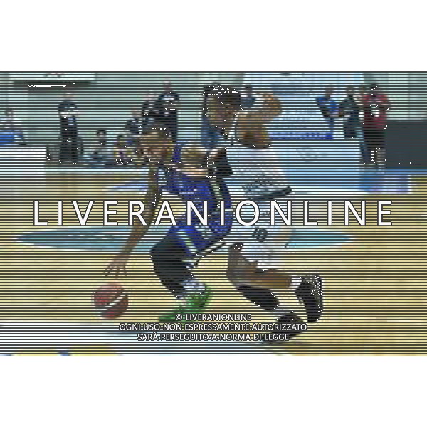 Curtis Jerrells (Sassari) e sulla DX Wes Ckark (Cantu’) Acqua S.Bernardo Cantu’ vs Banco di Sardegna Sassari Campionato Serie A - 6° giornata PalaBancoDesio - Desio (MB) 27-10-2019 foto Roberto Garavaglia - ag. Aldo Liverani sas