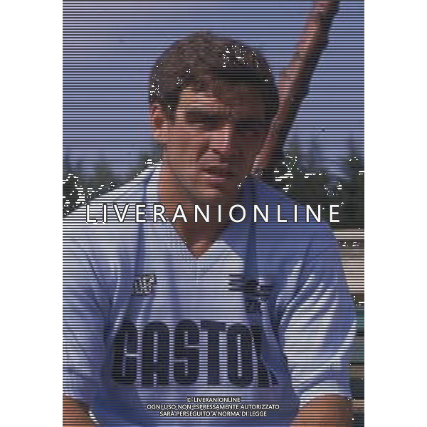 RETROSPETTIVA VINAZZANI CLAUDIO CALCIATORE NELLA FOTO CLAUDIO VINAZZANI CON LA MAGLIA DELLA LAZIO CALCIO AG ALDO LIVERANI SAS