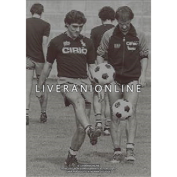 RETROSPETTIVA VINAZZANI CLAUDIO CALCIATORE NELLA FOTO CLAUDIO VINAZZANI CON LA MAGLIA DEL NAPOLI CALCIO AG ALDO LIVERANI SAS