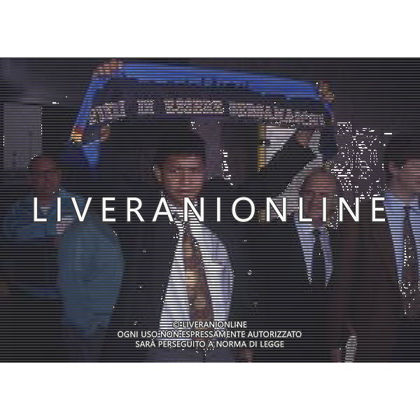 RETROSPETTIVA VALENCIANO IVAN CALCIATORE NELLA FOTO IVAN VALENCIANO NUOVO ACQUISTO DELL\'ATALANTA CALCIO AL SUO ARRIVO IN AEROPORTO A LINATE AG ALDO LIVERANI SAS
