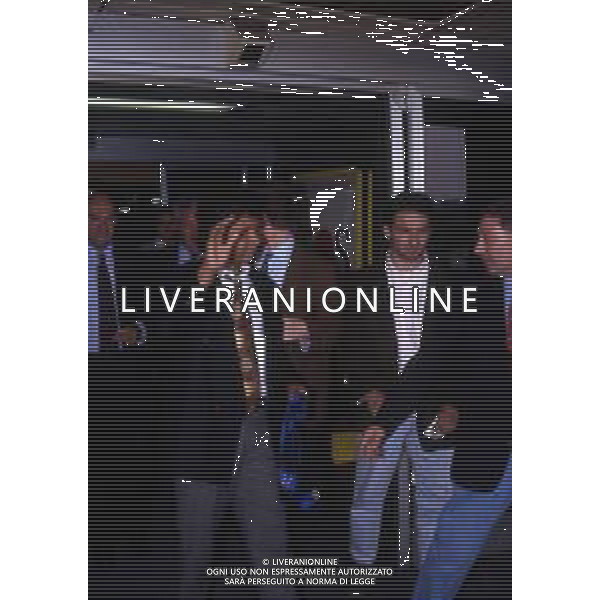 RETROSPETTIVA VALENCIANO IVAN CALCIATORE NELLA FOTO IVAN VALENCIANO NUOVO ACQUISTO DELL\'ATALANTA CALCIO AL SUO ARRIVO IN AEROPORTO A LINATE AG ALDO LIVERANI SAS
