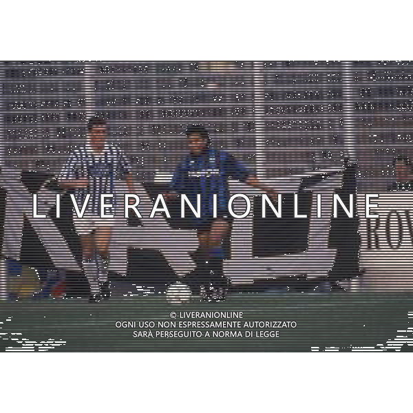 RETROSPETTIVA VALENCIANO IVAN CALCIATORE NELLA FOTO IVAN VALENCIANO CON LA MAGLIA DELL\'ATALANTA CALCIO AG ALDO LIVERANI SAS