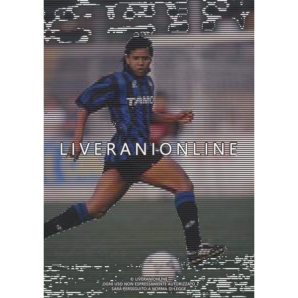 RETROSPETTIVA VALENCIANO IVAN CALCIATORE NELLA FOTO IVAN VALENCIANO CON LA MAGLIA DELL\'ATALANTA CALCIO AG ALDO LIVERANI SAS