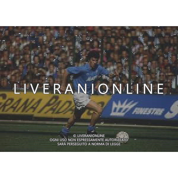 RETROSPETTIVA GIOVANNI FRANCINI CALCIATORE NELLA FOTO GIOVANNI FRANCINI CON LA MAGLIA DEL NAPOLI CALCIO AG ALDO LIVERANI SAS