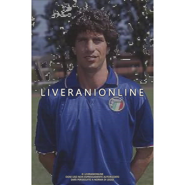 RETROSPETTIVA GIOVANNI FRANCINI CALCIATORE NELLA FOTO GIOVANNI FRANCINI CON LA MAGLIA DELLA NAZIONALE ITALIANA AG ALDO LIVERANI SAS