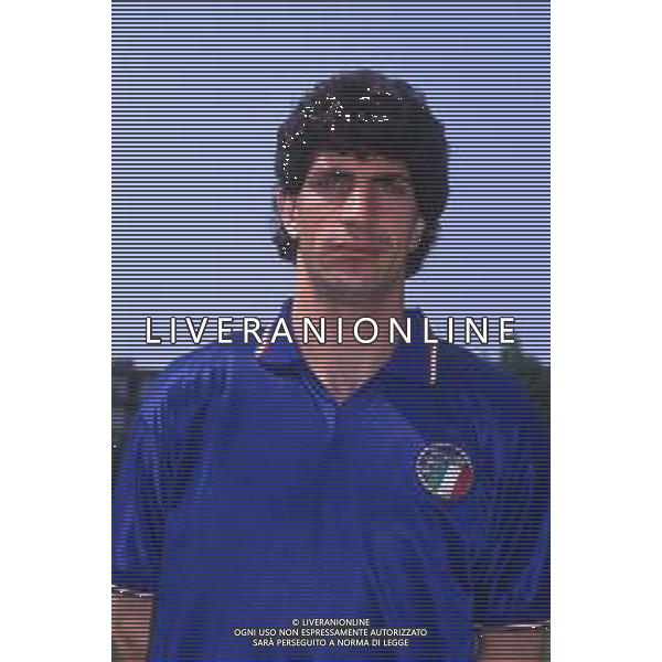 RETROSPETTIVA GIOVANNI FRANCINI CALCIATORE NELLA FOTO GIOVANNI FRANCINI CON LA MAGLIA DELLA NAZIONALE ITALIANA AG ALDO LIVERANI SAS