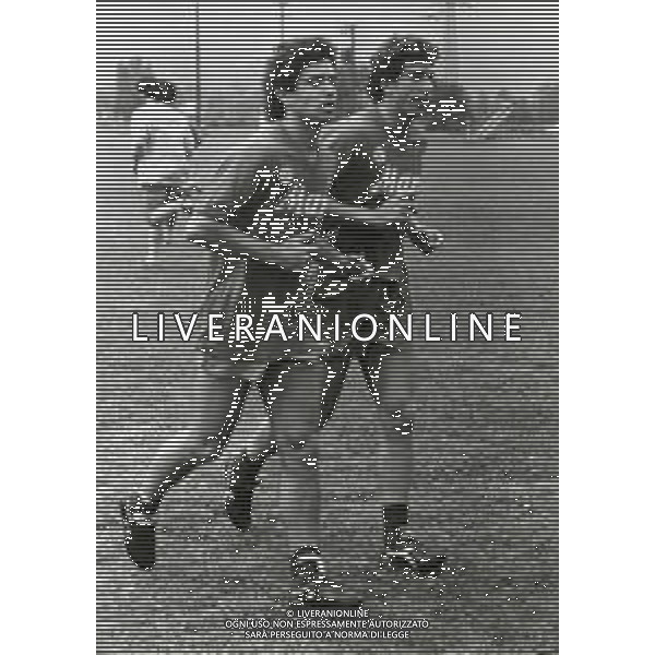 RETROSPETTIVA GIOVANNI FRANCINI CALCIATORE NELLA FOTO GIOVANNI FRANCINI CON LA MAGLIA DEL NAPOLI CALCIO CON FRANCESCO ROMANO AG ALDO LIVERANI SAS