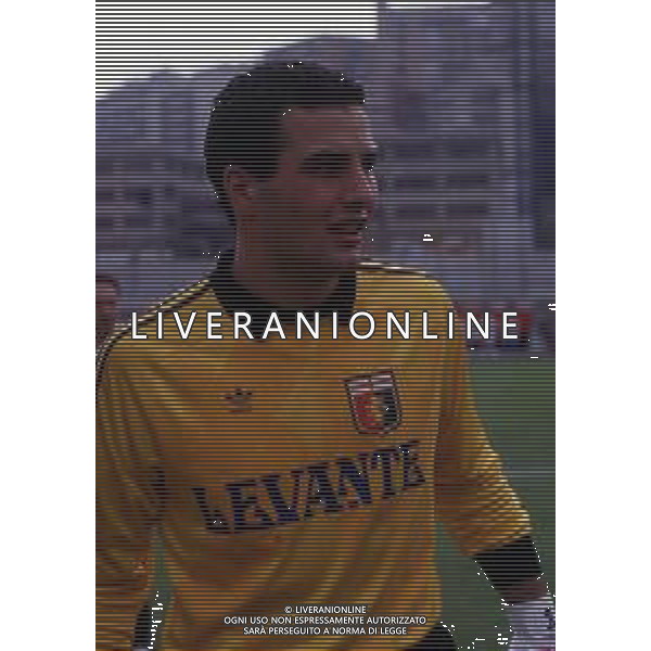 RETROSPETTIVA ATTILIO GREGORI CALCIATORE NELLA FOTO ATTILIO GREGORI CON LA MAGLIA DEL GENOA CALCIO AG ALDO LIVERANI SAS