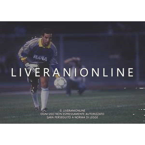 RETROSPETTIVA ATTILIO GREGORI CALCIATORE NELLA FOTO ATTILIO GREGORI CON LA MAGLIA DEL VERONA CALCIO AG ALDO LIVERANI SAS