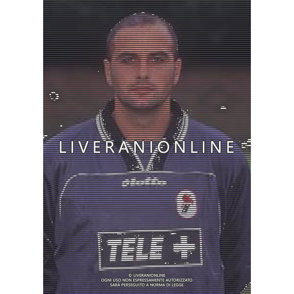 RETROSPETTIVA ATTILIO GREGORI CALCIATORE NELLA FOTO ATTILIO GREGORI CON LA MAGLIA DEL BARI CALCIO AG ALDO LIVERANI SAS